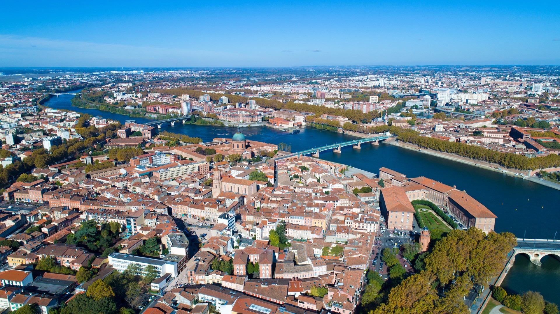 Toulouse Private Jet and Air Charter Flights