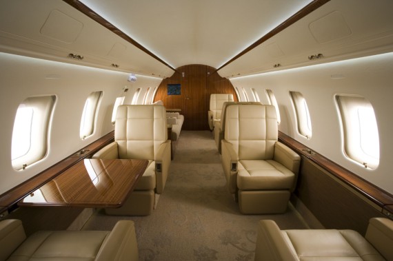 Challenger 605 interior 11