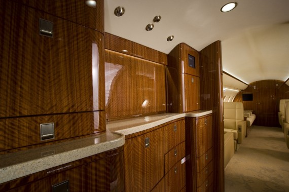 Challenger 605 interior 4