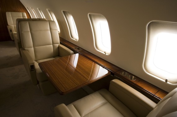 Challenger 605 interior 15