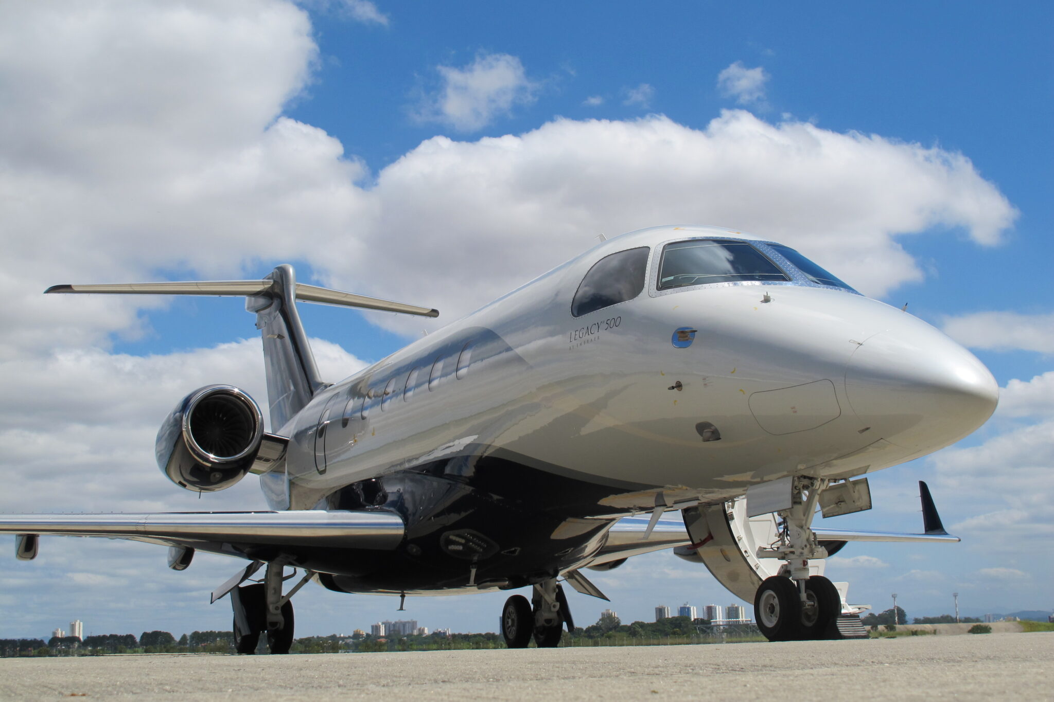 Embraer Legacy 500 exterior