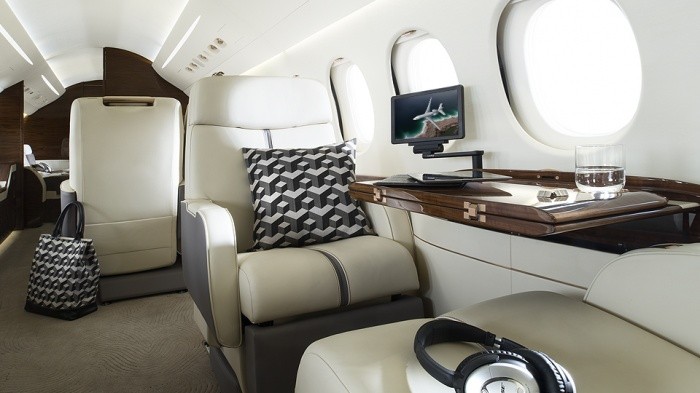 Falcon 7x exterior