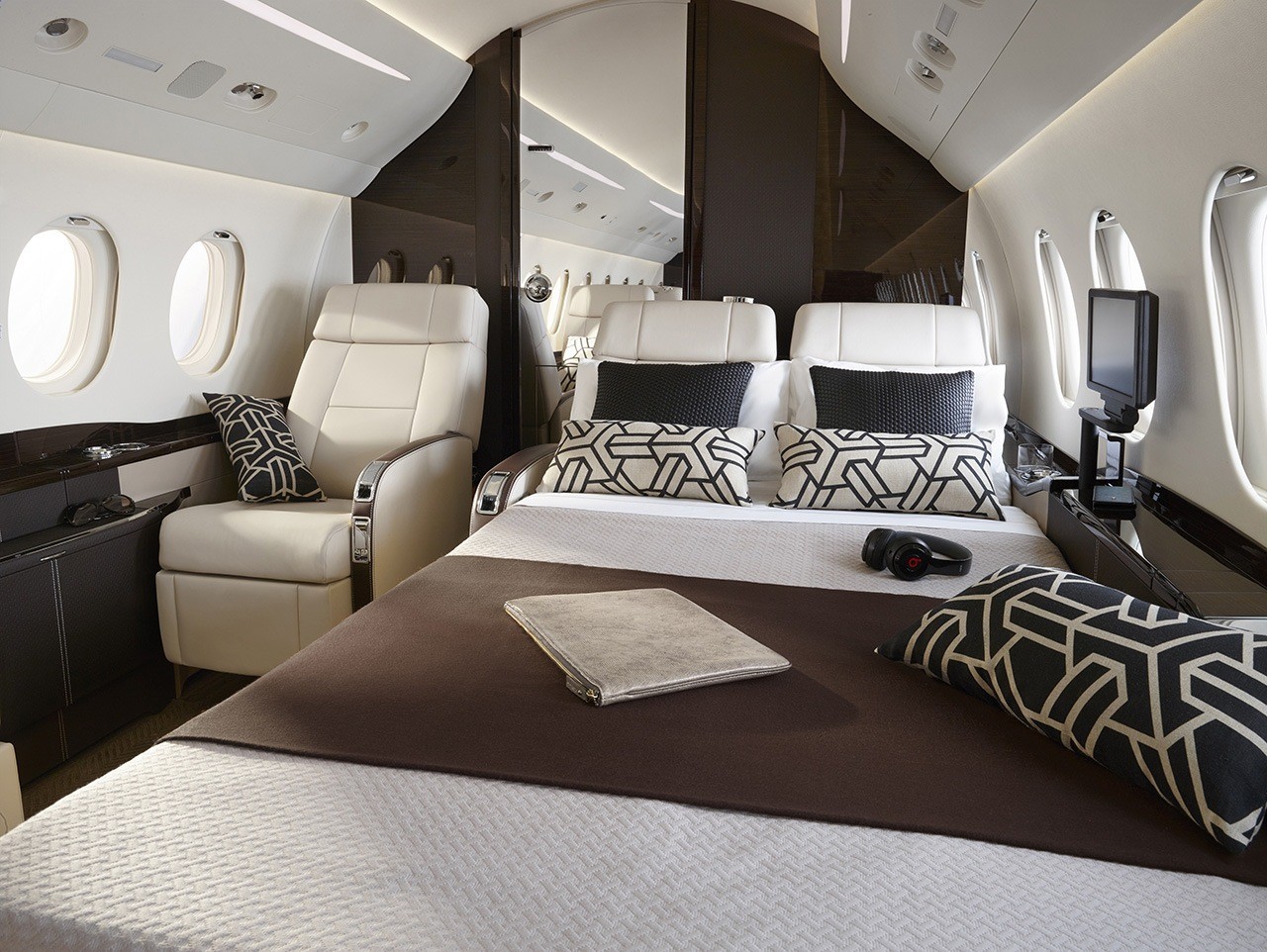 Dassault Falcon 2000LXS Interior