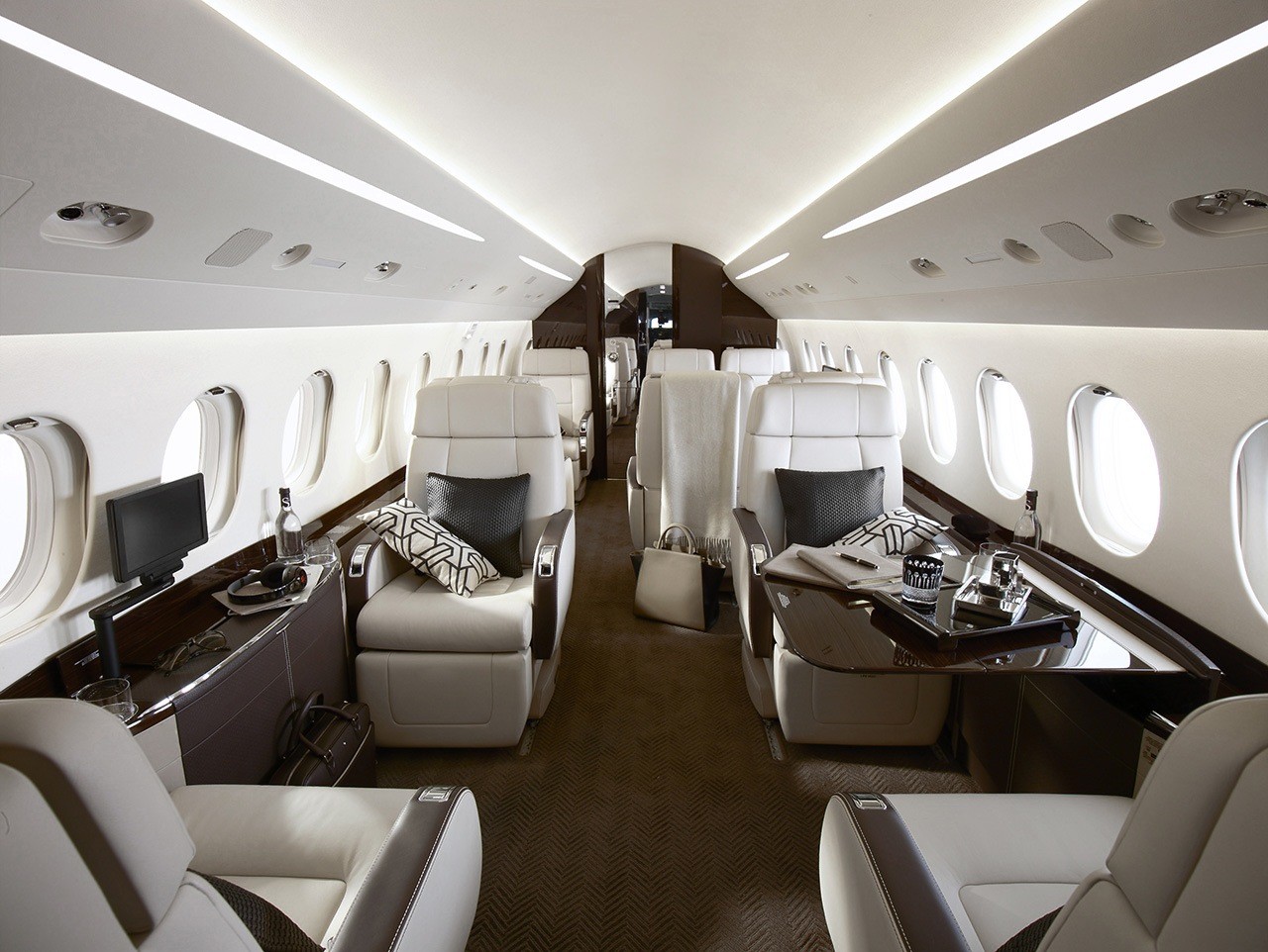 Dassault Falcon 2000LXS Interior