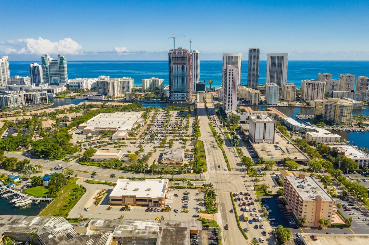 Hallandale Beach Private Jet and Air Charter Flights