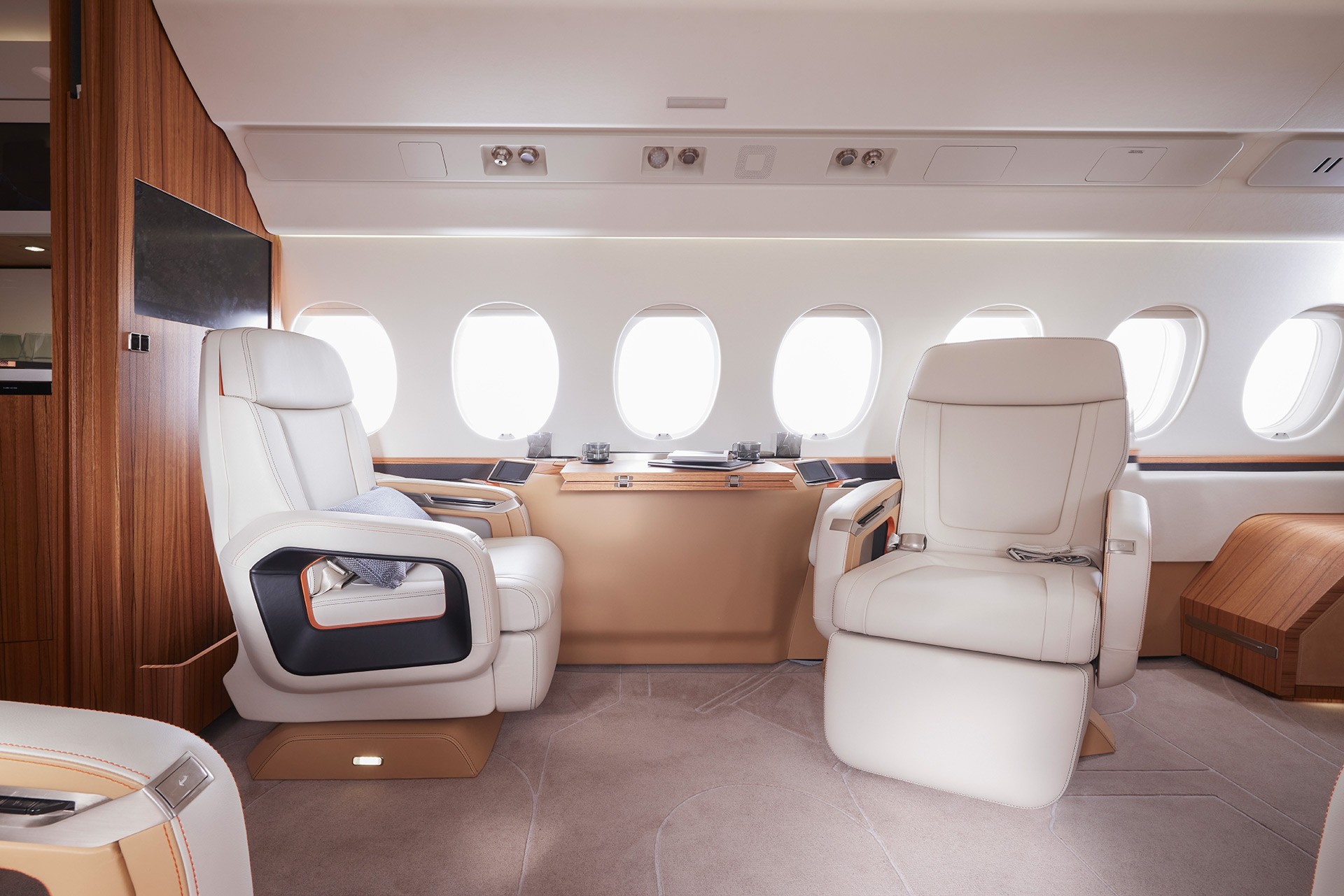 Falcon 6X interior