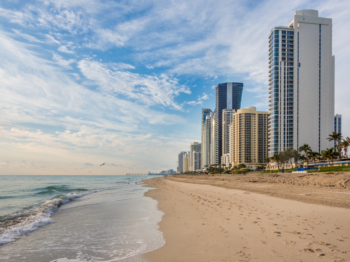 Sunny Isles Beach Private Jet and Air Charter Flights