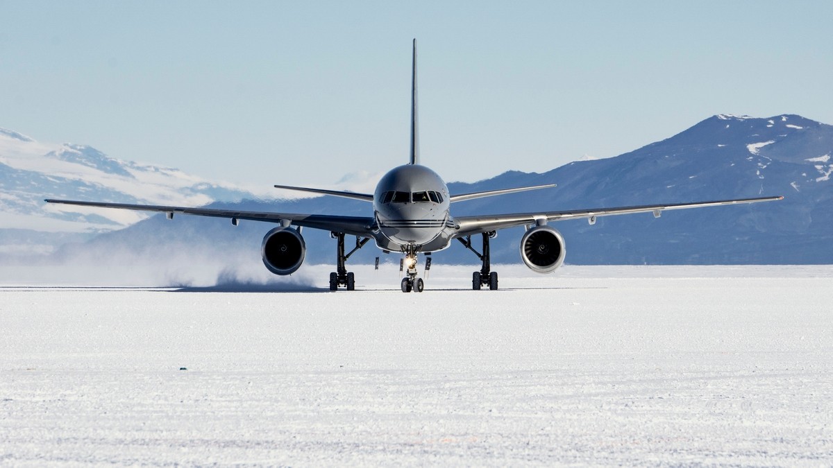 Antarctica Private Jet and Air Charter Flights