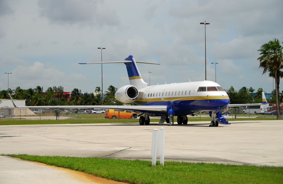 Bombardier Global 5000 jet