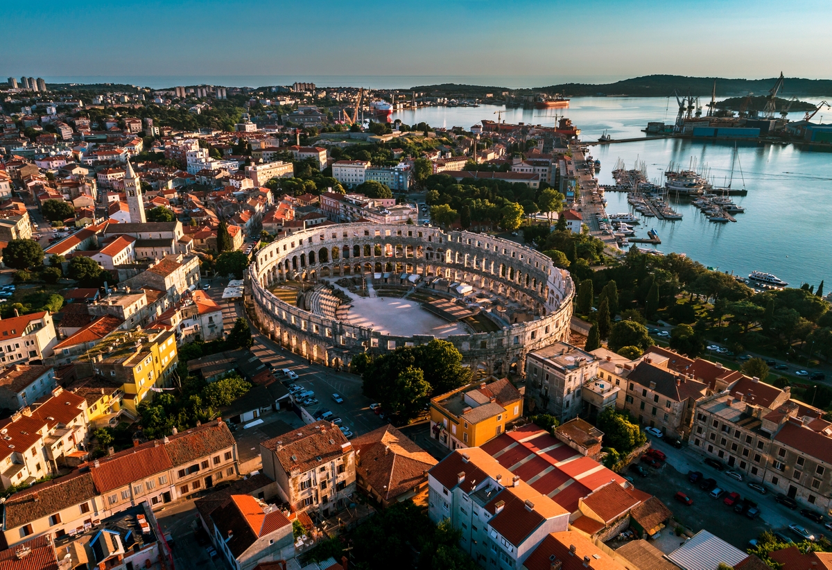 Pula Private Jet and Air Charter Flights