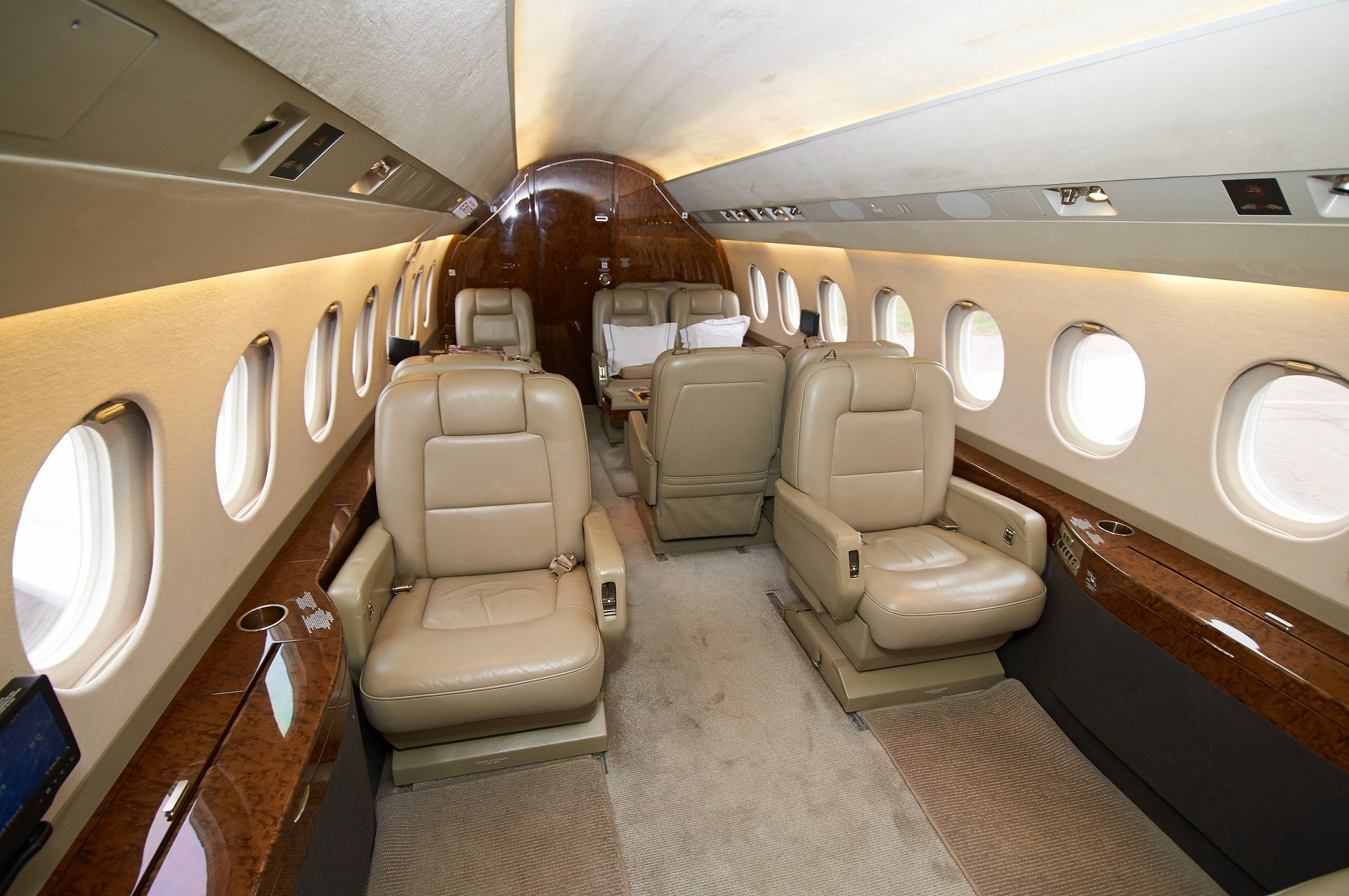 Falcon 2000 Interior