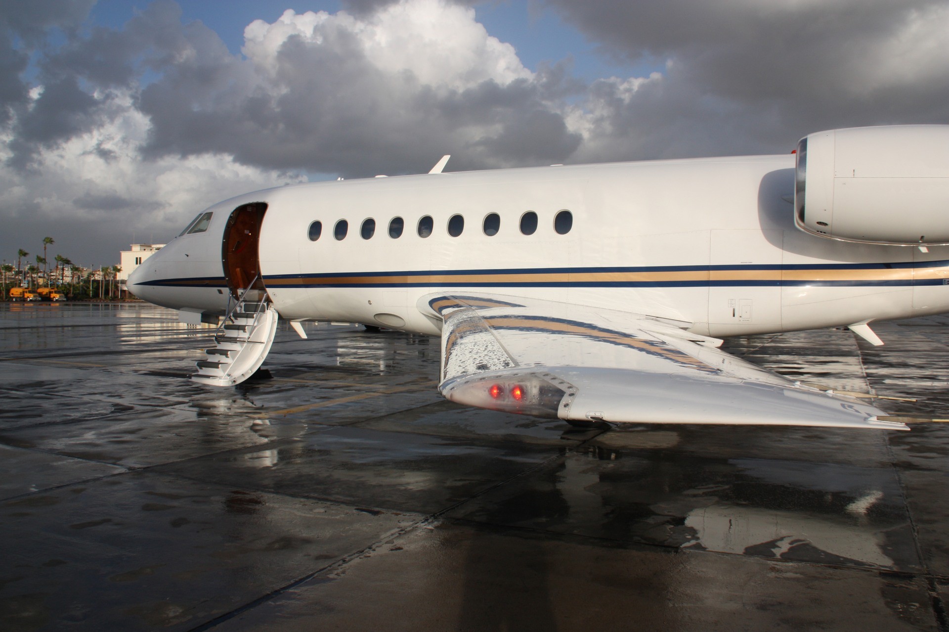Falcon 2000EX Private Jet Charter